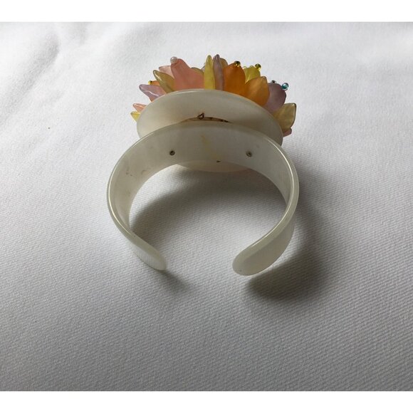 Vintage Molded Sculpture Cluster Cuff Bracelet Pastel Floral Flower  Faux MOP - Picture 5 of 7